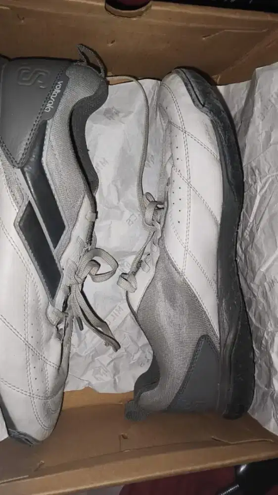 Sepatu futsal milss voltasala mirage ukuran 44 + kneepad wannafit