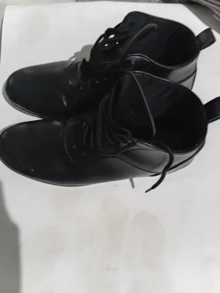 Sepatu aegis boots ukuran 40