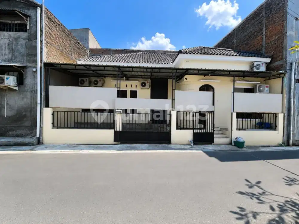 Rumah Kost Cewek Furnish Full Huni Dekat Kampus Uns di Jebres