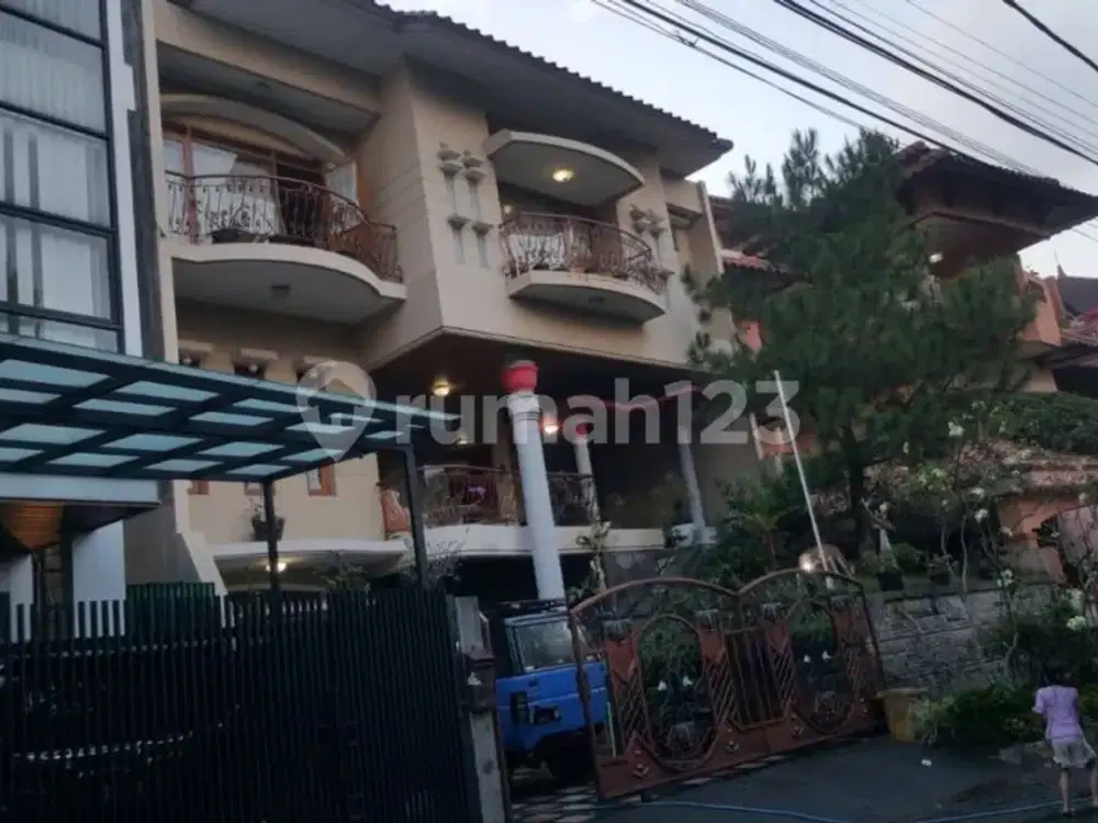 Rumah 3 Lantai Siap Huni SHM One Gate System Area Geger Kalong