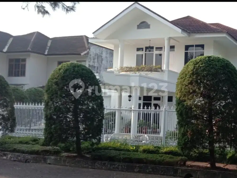 Rumah Sudah Renovasi Depan Taman Komplek Sersan Bajuri Bandung
