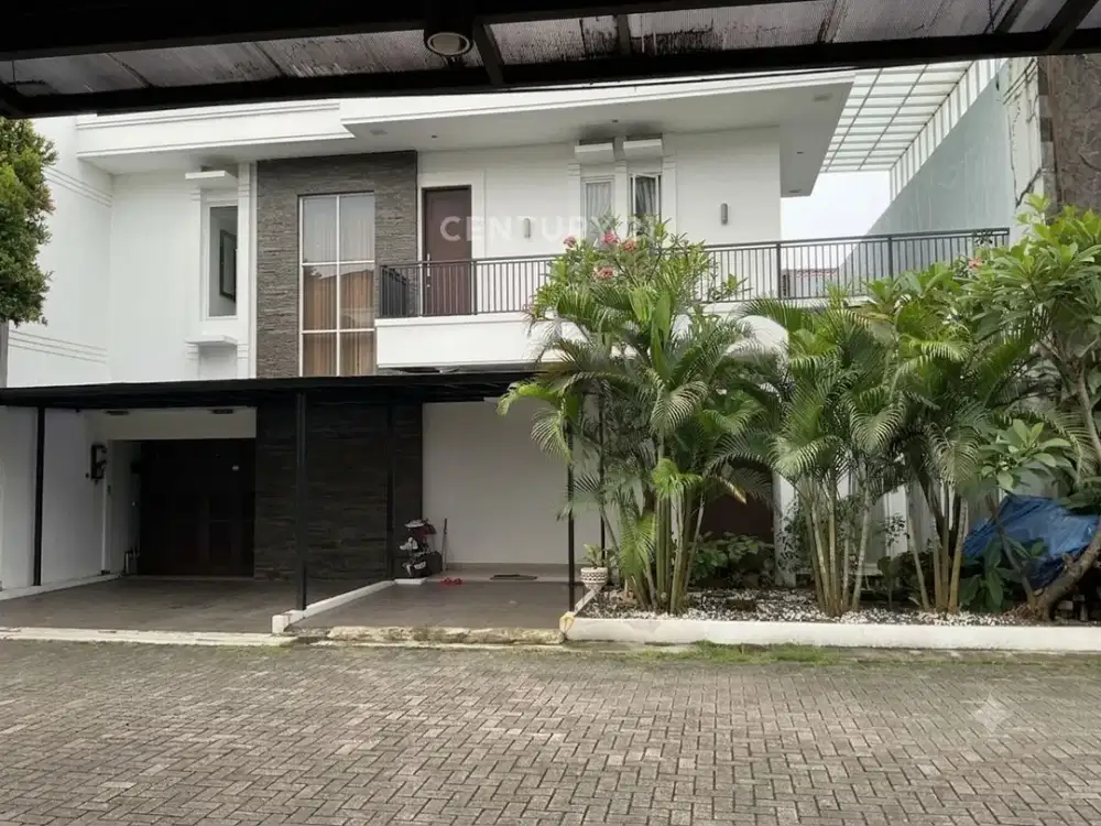 Dijual Rumah Siap Huni Dengan Swimming Pool Exclusive Townhouse