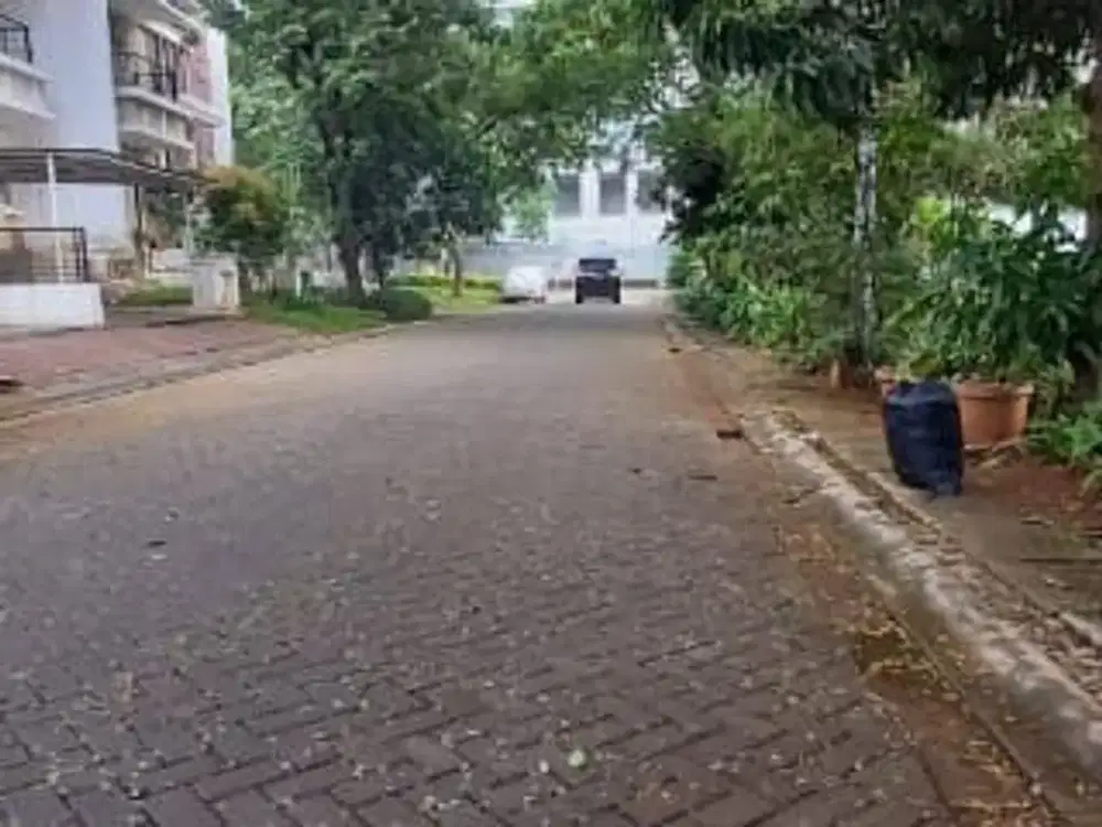 Jual Tanah di PIK luas 18,5x27 badan bagus posisi bagus