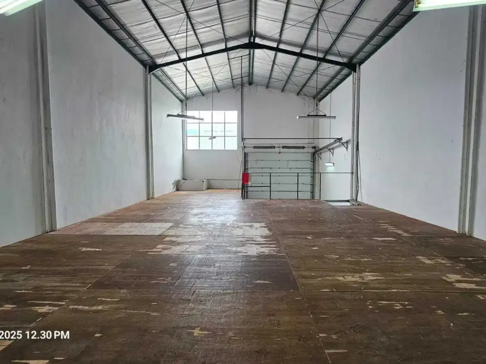 Disewakan gudang bizpark 230m daan mogot 9x24 gudang 2 lantai