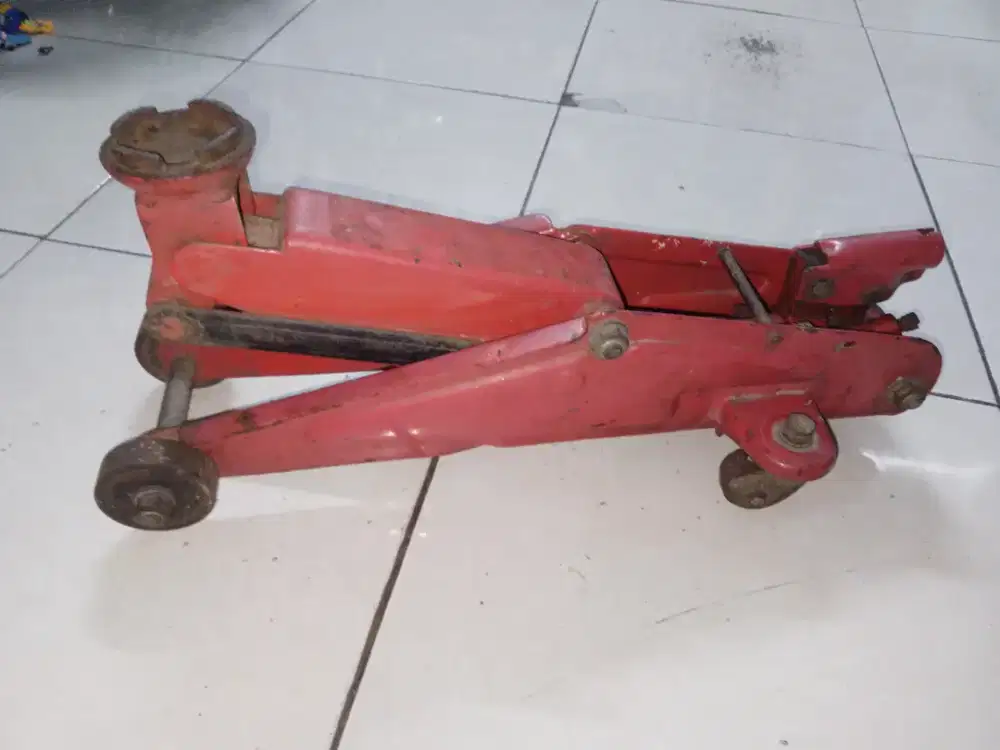Dongkrak buaya bekas