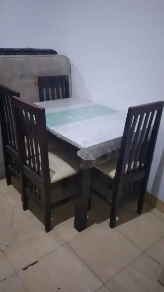 Jual meja makan dan sofa bed