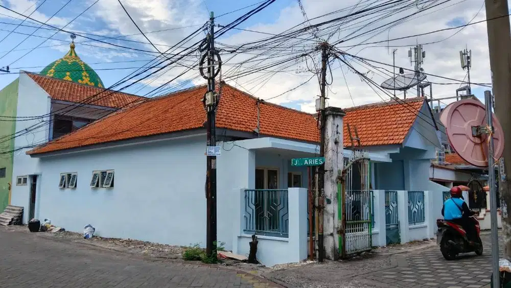 DISEWAKAN RUMAH DI KARANG EMPAT SURABAYA DEKAT GALAXY MALL