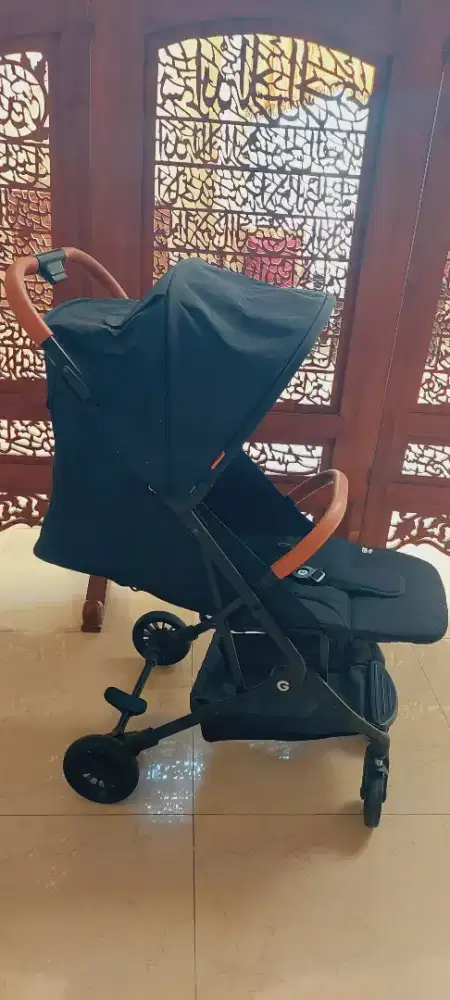 Stroller gea hitam