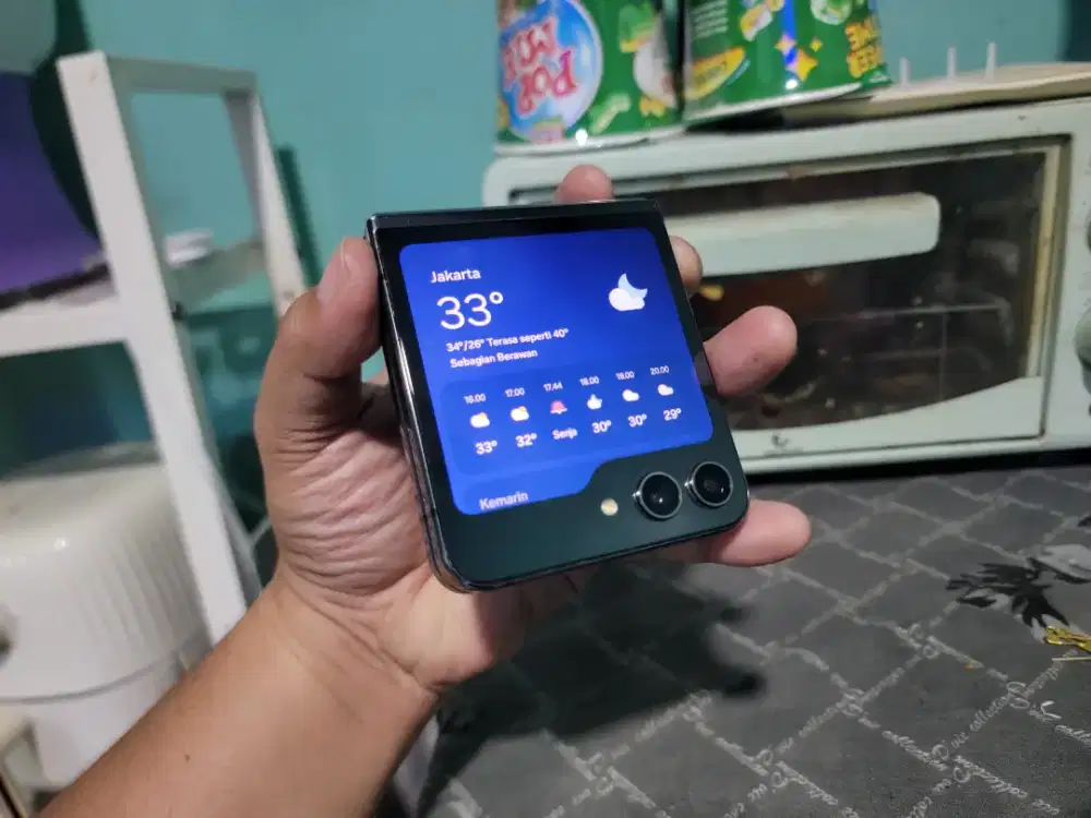Samsung Z flip 5 5G 8/512 (tertinggi)