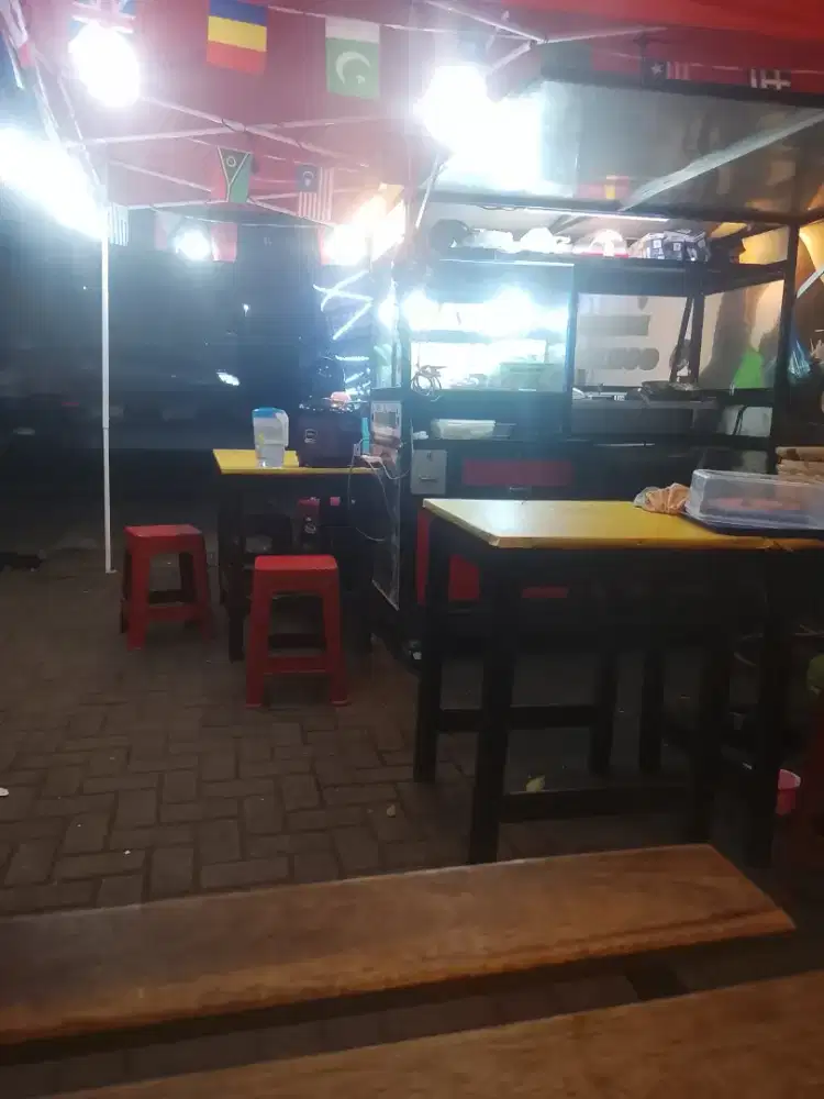Dibutuhkan untuk jaga stand kaki lima