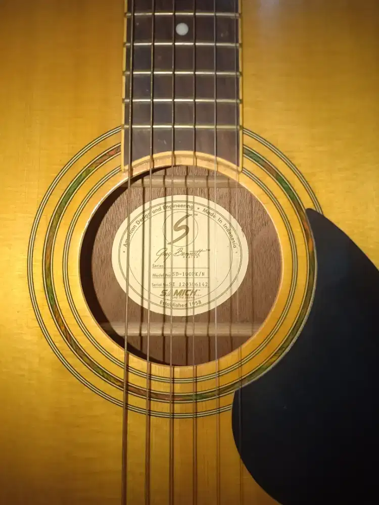 Gitarnya masih mulus