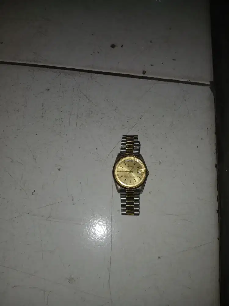 Jam tangan Mido Commander president