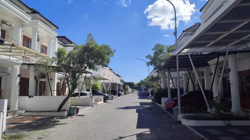 DIJUAL RUMAH 3 LANTAI LEBAR