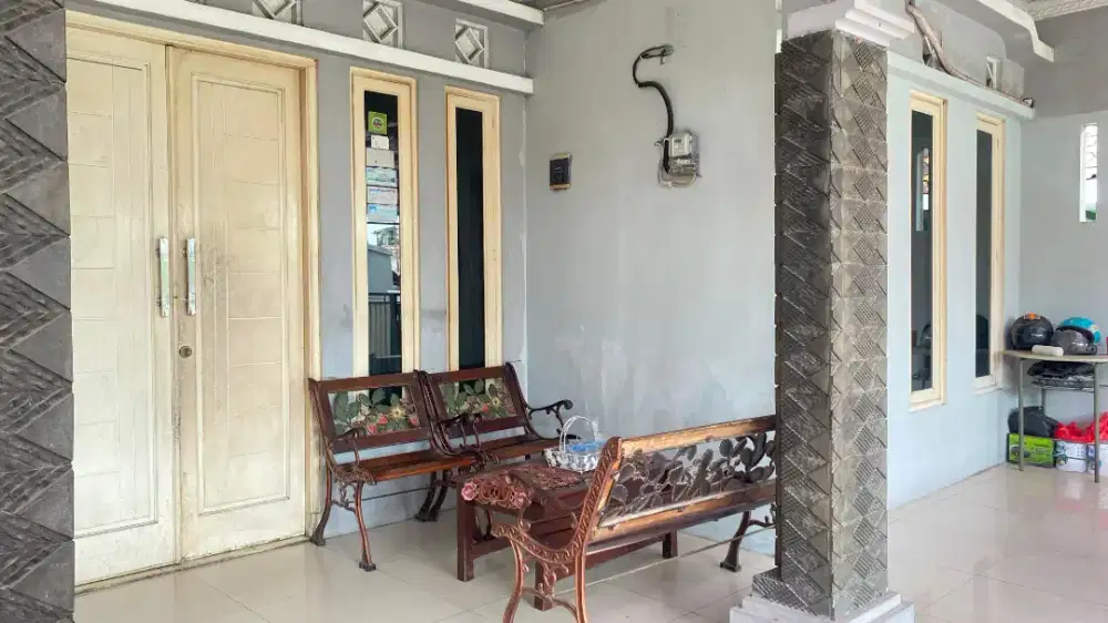 Di jual rumah plus kotrakan
