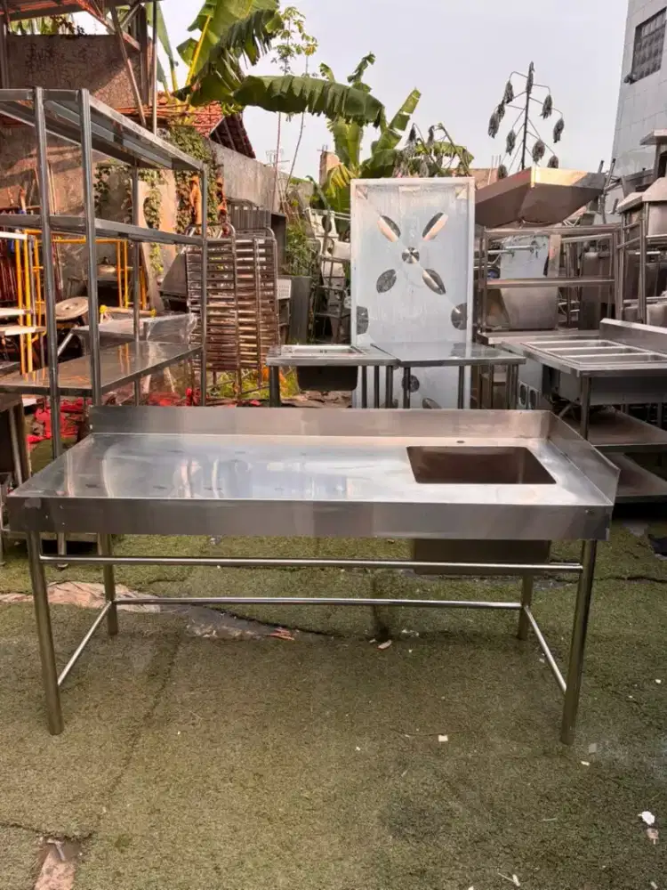 SINK SAYAP KIRI 1 LUBANG
Ukuran 160x65x80
Lubang sink 40x40x30