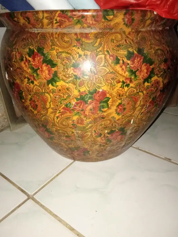 Guci motif bunga