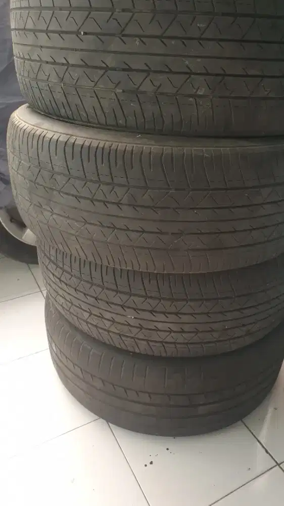 Ban bridgestone 235/55/18