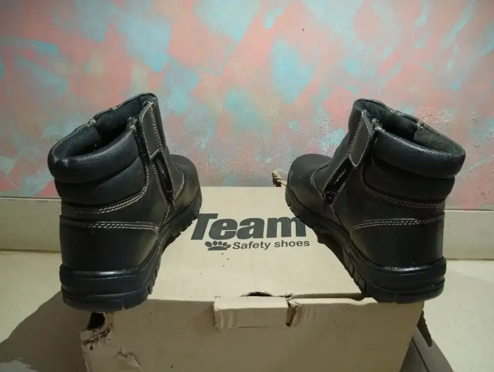 Safety Shoes Team