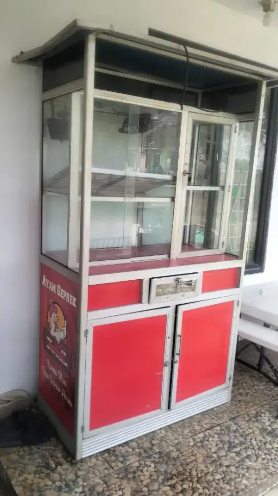 Dijual etalase bekas