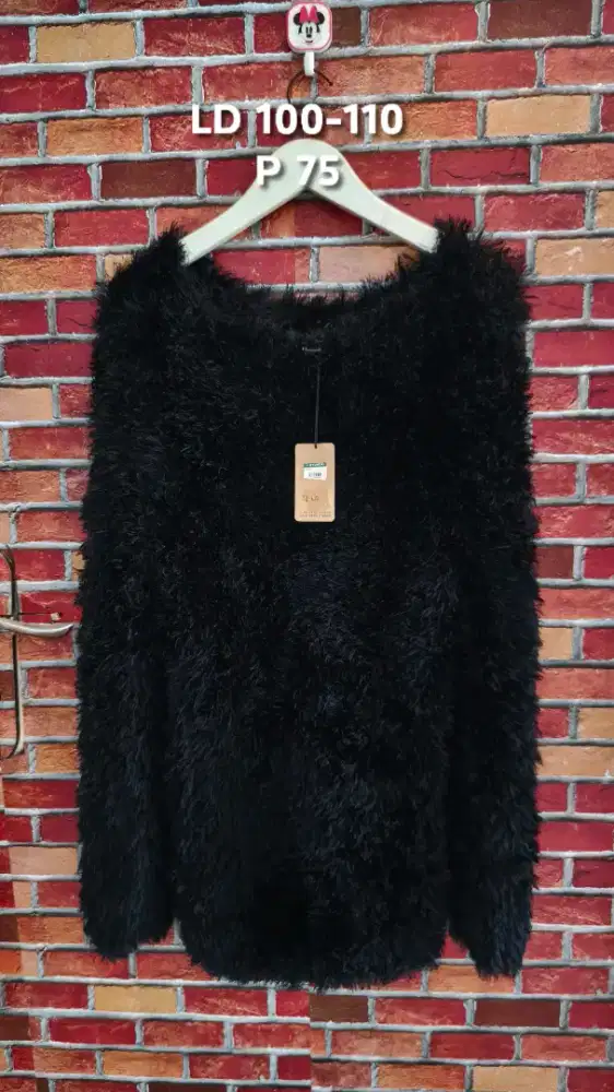 Sweater Bulu Tebal Hitam Elegan