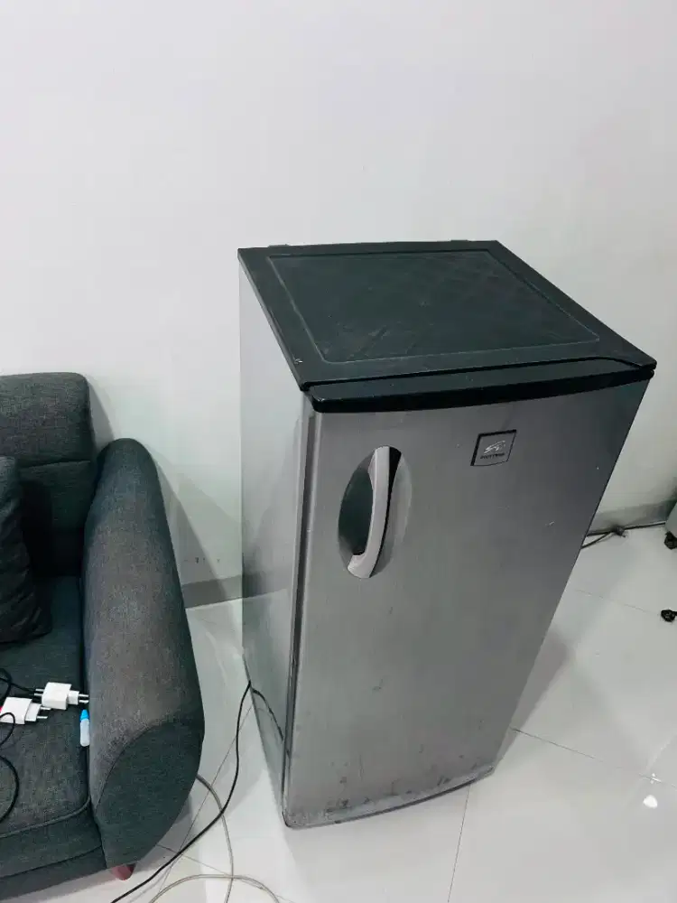 Kulkas Polytron