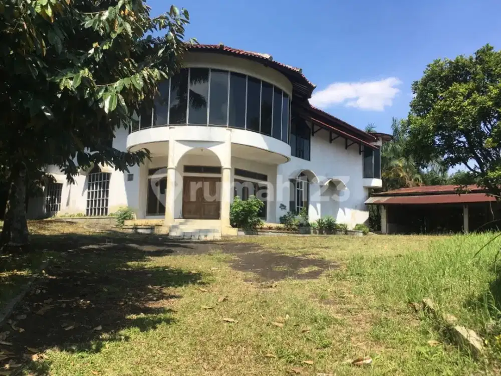 Rumah 2 Lantai Halaman Luas SHM Area Dago Raya Atas Kota Bandung