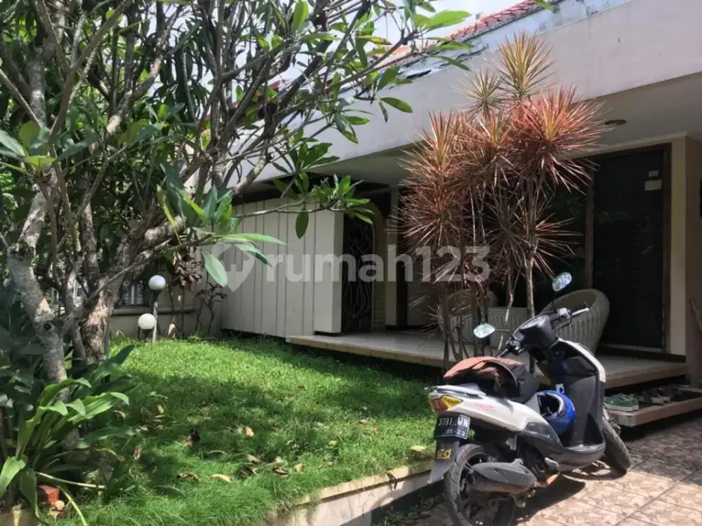 Rumah Lama SHM Dekat Pasar Cihapit Gor Saparua Riau Kota Bandung