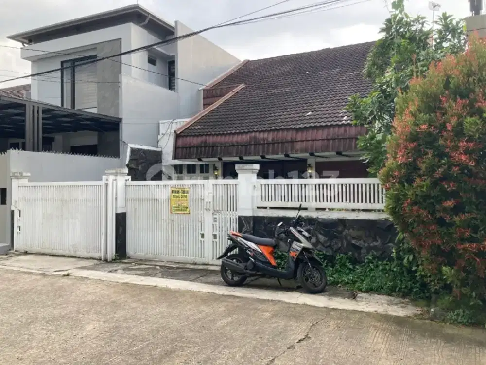 Rumah 2 Lantai SHM Pasar Cihapit Siliwangi Saparua Riau Bandung