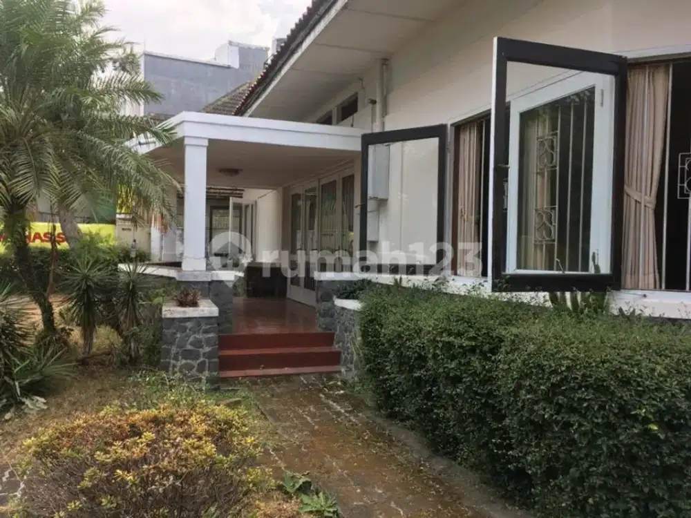 Rumah Belanda SHM Lokasi Strategis Untuk Usaha Area Riau Bandung