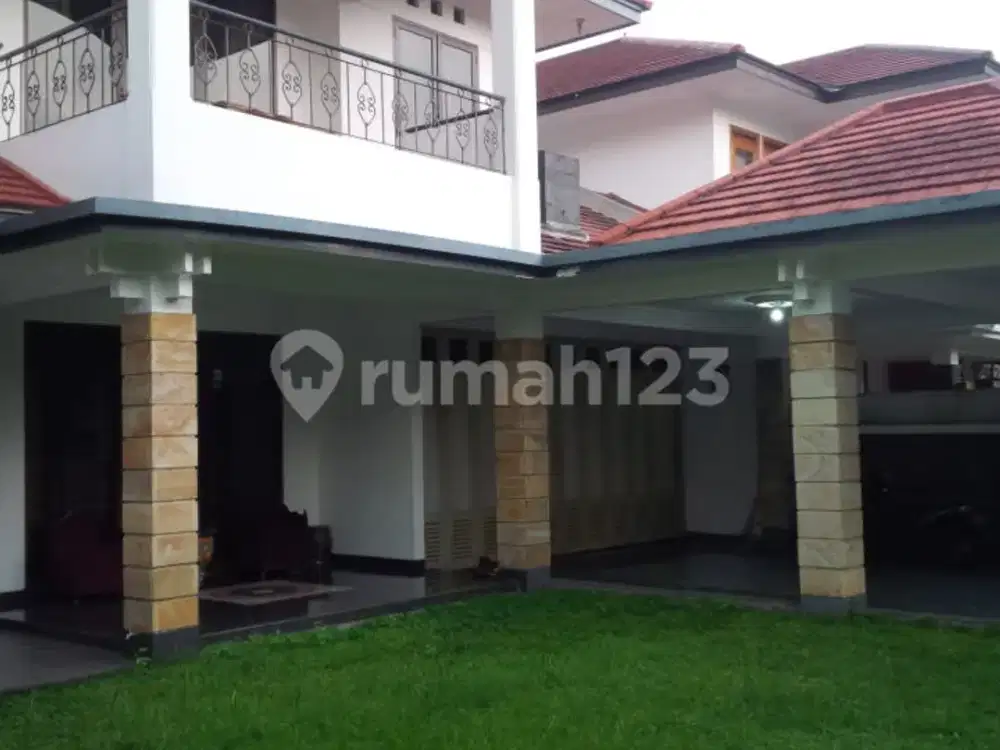 Rumah 2 Siap Huni SHM Halaman Depan Belakang Area Dago Bandung