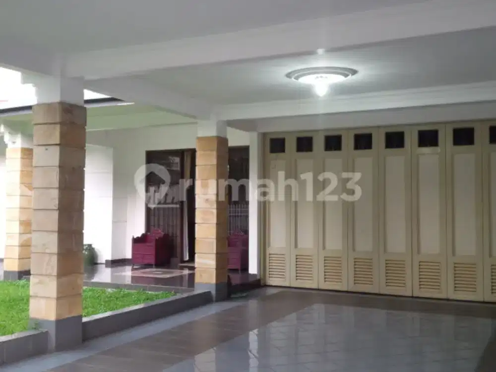 Rumah 2 Siap Huni SHM Halaman Depan Belakang Area Dago Bandung