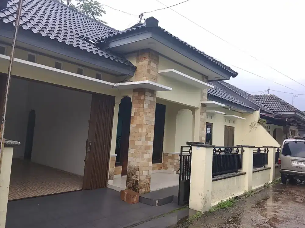 Rumah di jual dekat kampus UII Jakal
