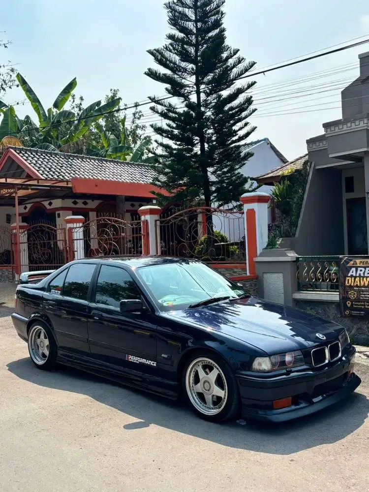 BMW 320i 1995 Bensin