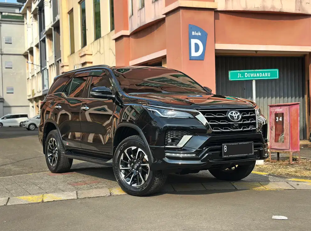 DP ceper Fortuner 2.8 GR 2022 Sport VRZ diesel 4x2 toyota hitam bs TT