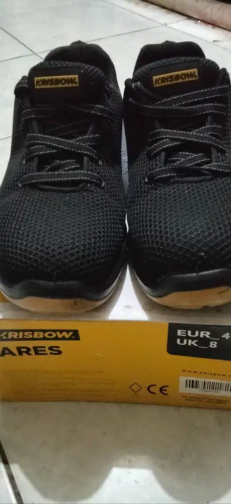 Sepatu safety merk krisbow