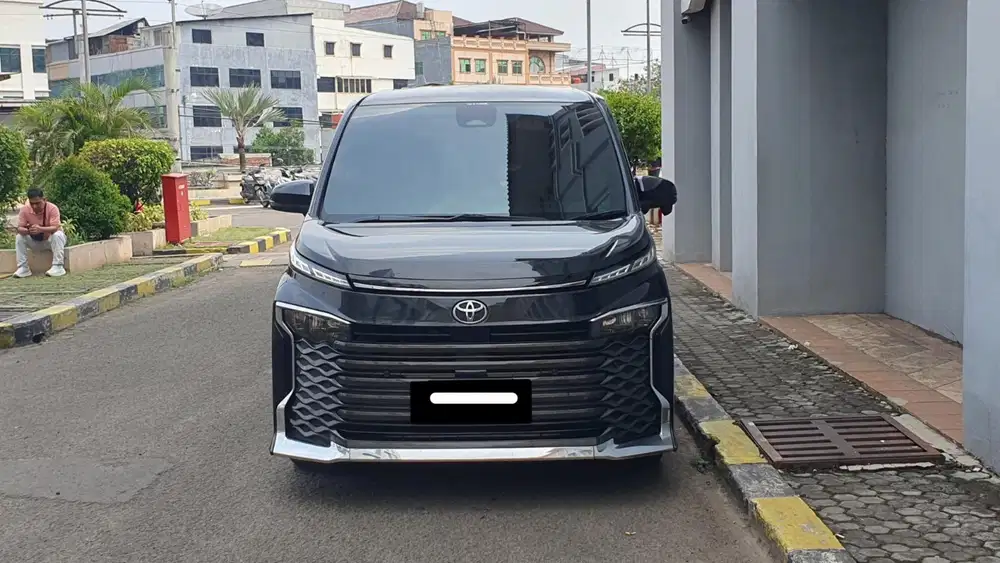 Km31rb toyota voxy 2022 hitam pajak panjang