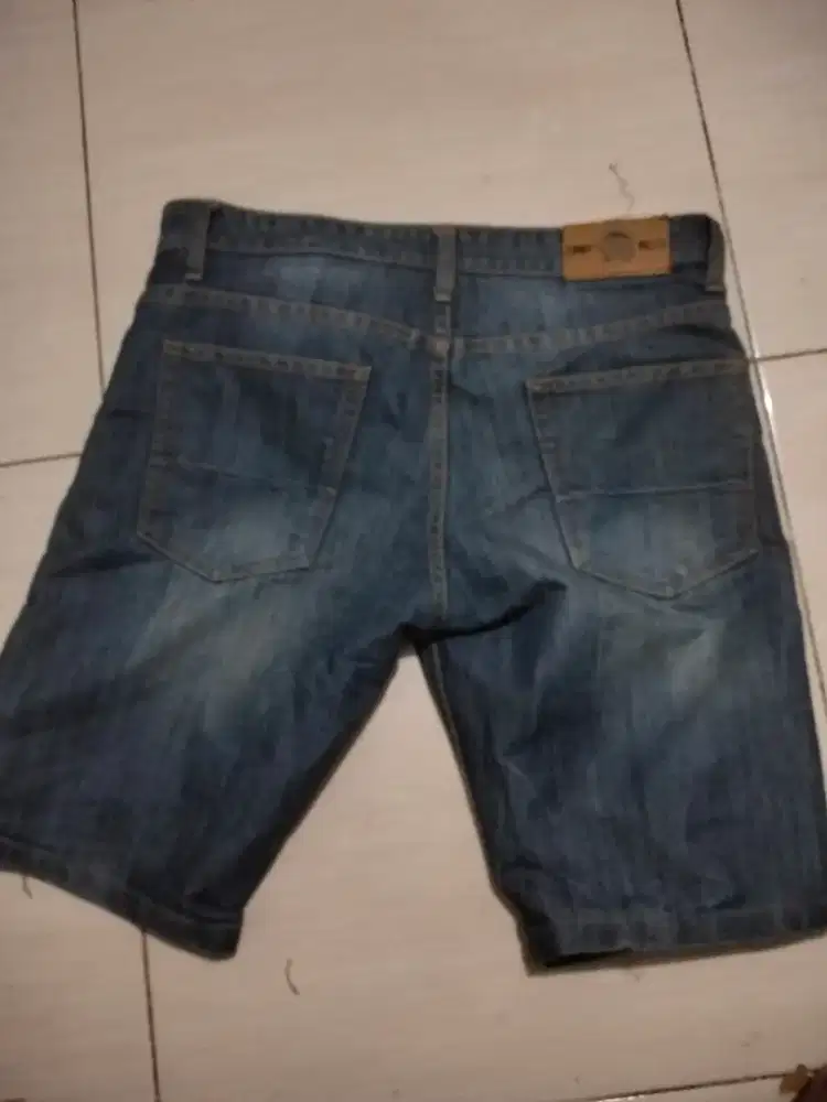 Celana pendek jins size 33