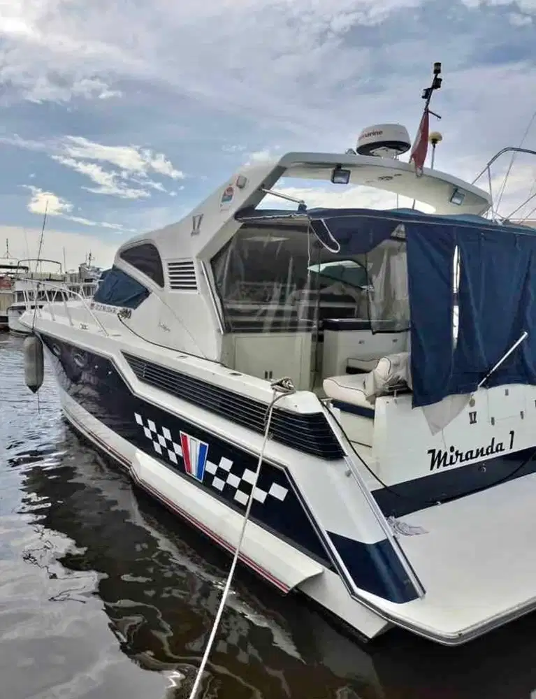 Yatch speedboat