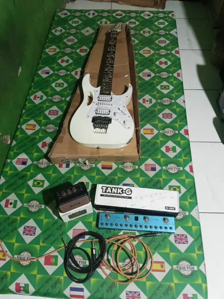 Gitar Ibanez+ efek+ amplifier