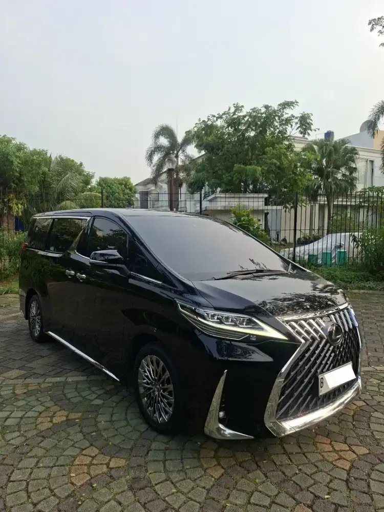 [7-SEATER] LEXUS LM350 V6 2022