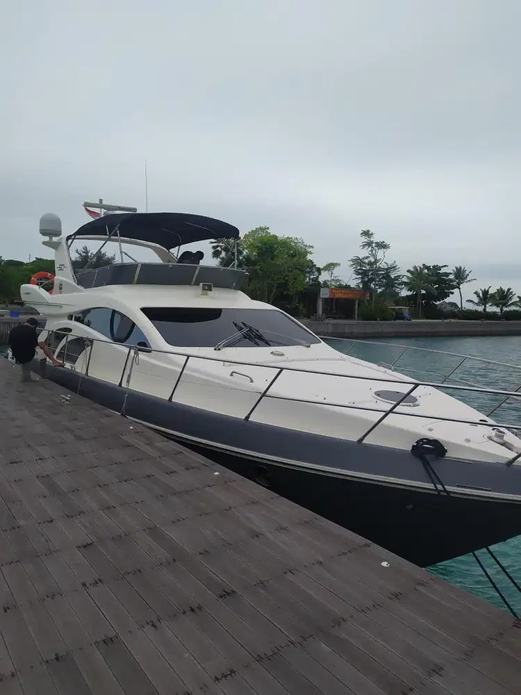 Yatch azimut speedboat