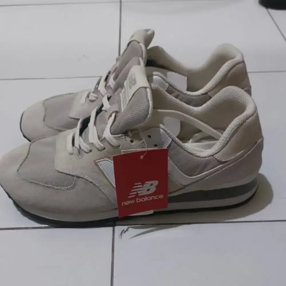 Sepatu Sneakers New Balance 574 Grey White Classic Premium