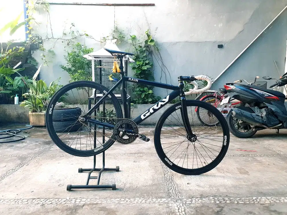 Fixie modern Gray rain