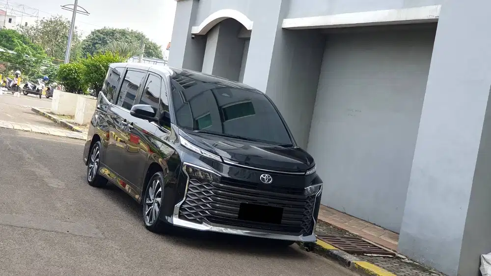 [ LOW KM ] Toyota Voxy 2.0 CVT Facelift TSS Camera 360 2022/2023