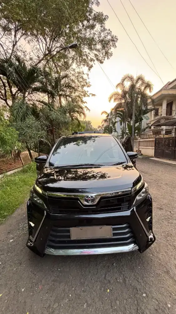 Toyota Voxy 2018