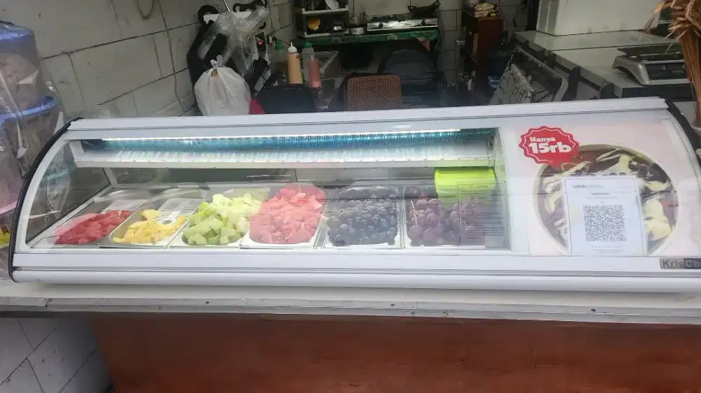 Showcase sushi like new