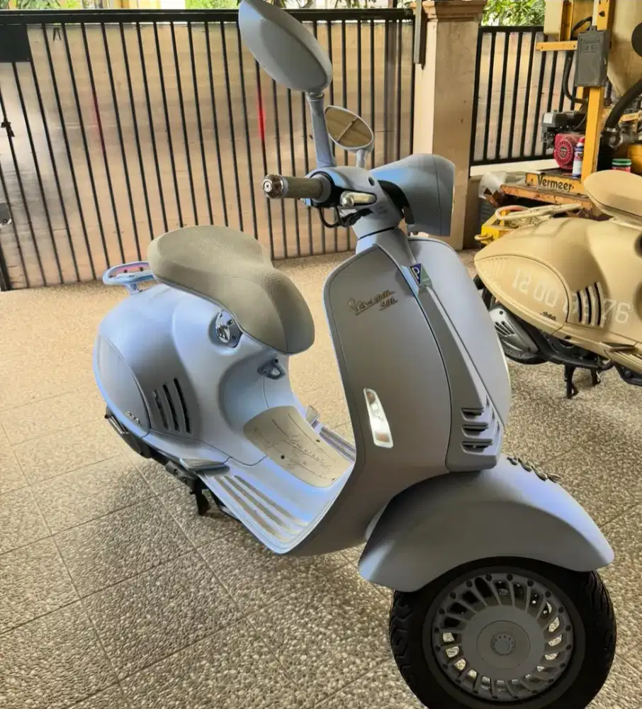 Vespa 946 snake limited edition 85/888