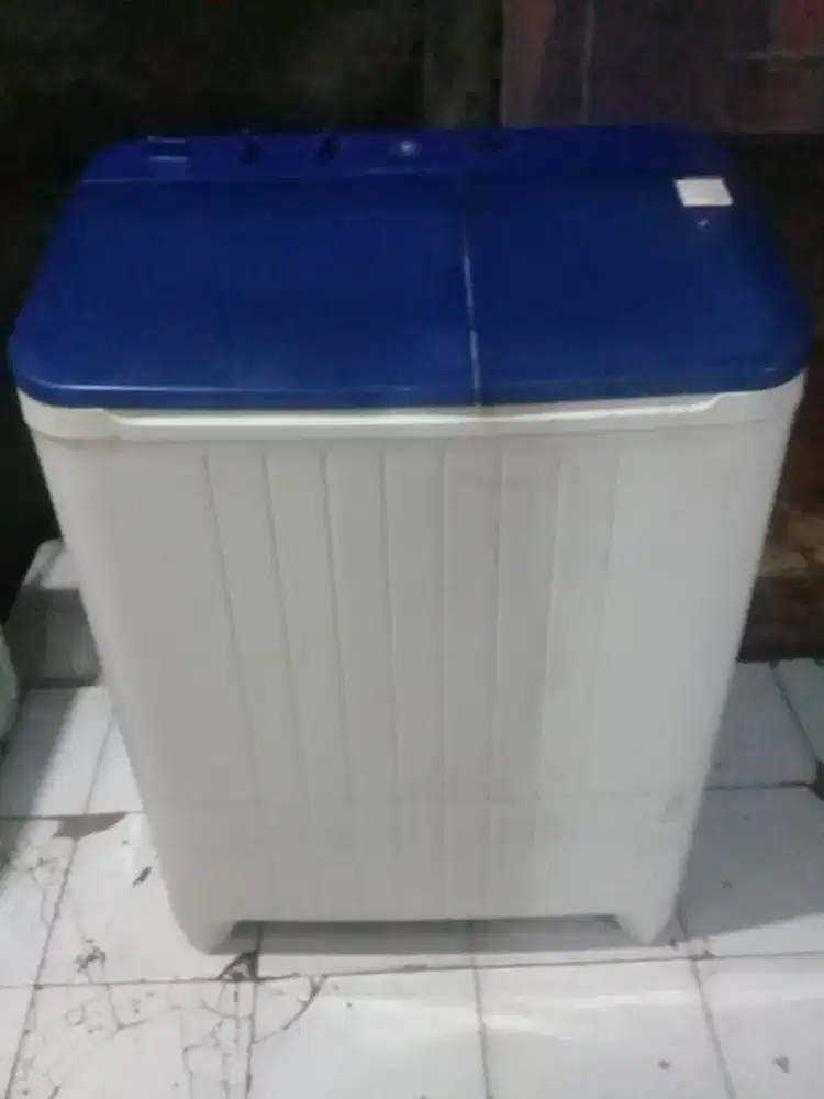 mesin cuci 2 tabung merek Toshiba