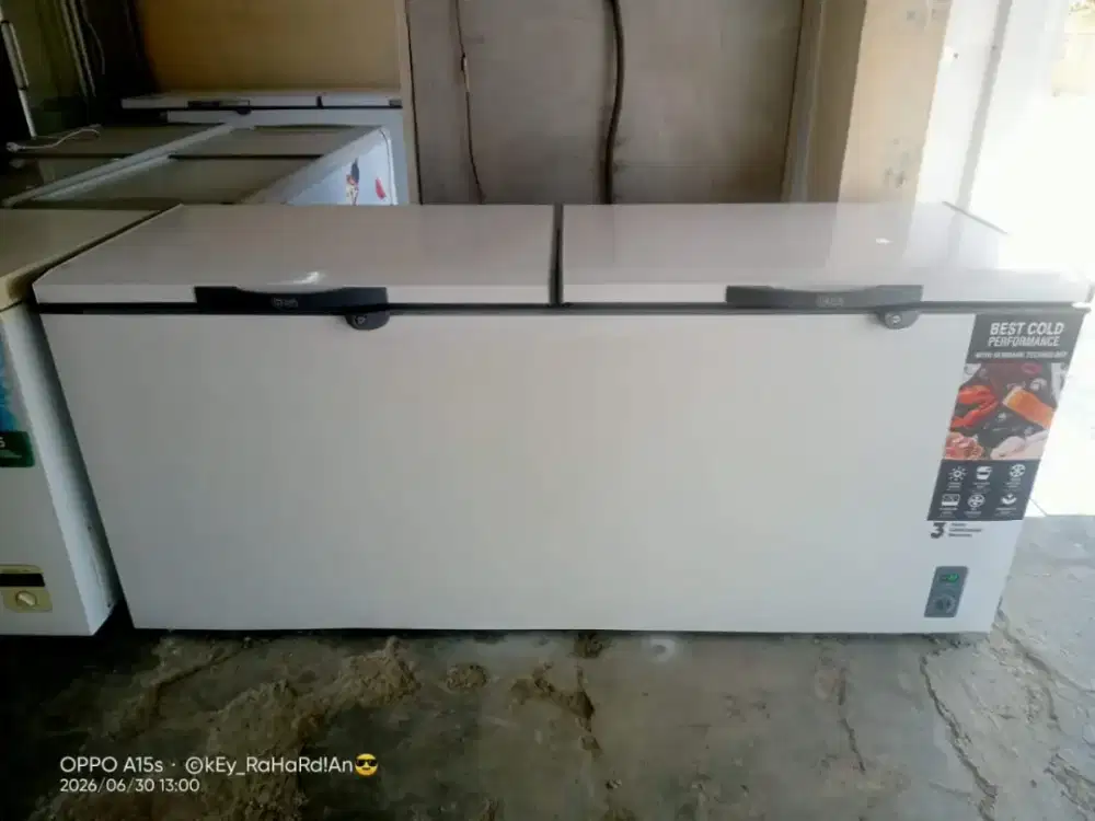 Showcase Chiller dan chest freezer