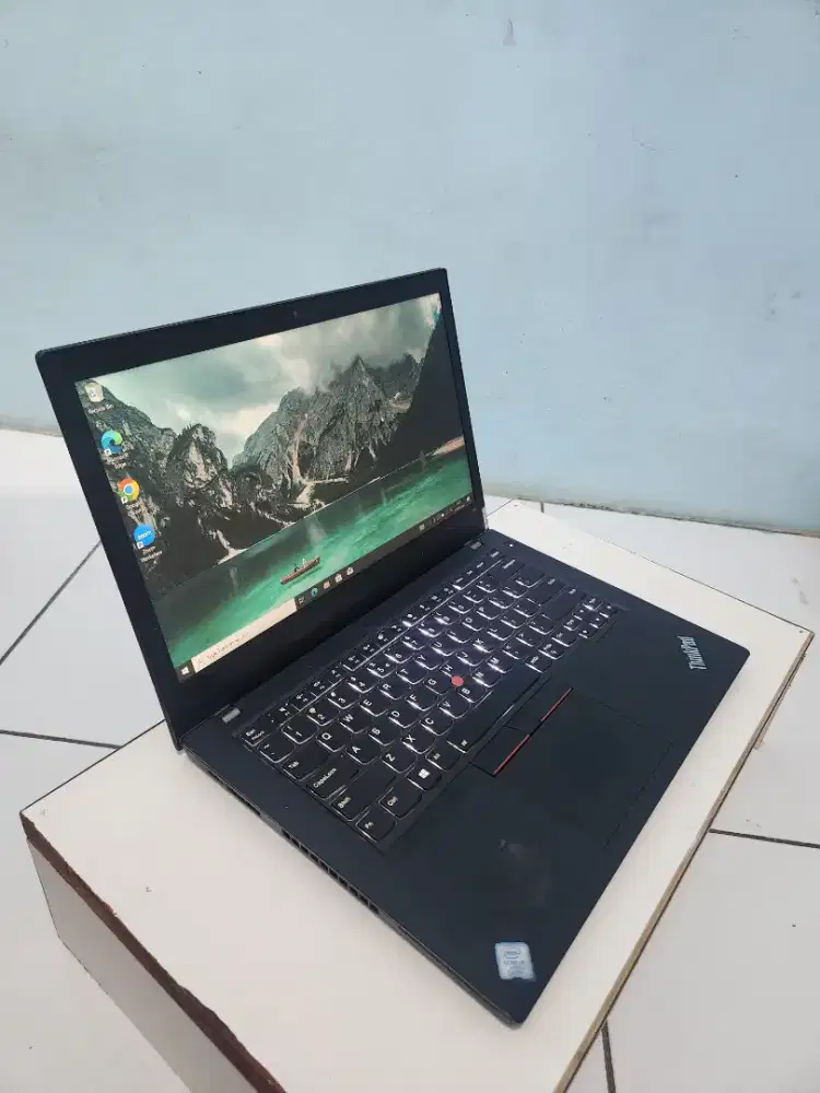 di jual laptop Lenovo Thinkpad T480 core i5 gen 8 ram 16 SSD 512
